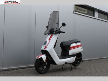 Neue NIU N-Serie Long Range 2022 – Weiß/Rot | Zu verkaufen bei Motorservice Edgar Stijner