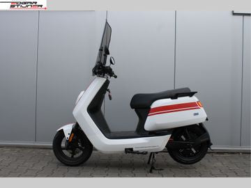 Neue NIU N-Serie Long Range 2022 – Weiß/Rot | Zu verkaufen bei Motorservice Edgar Stijner