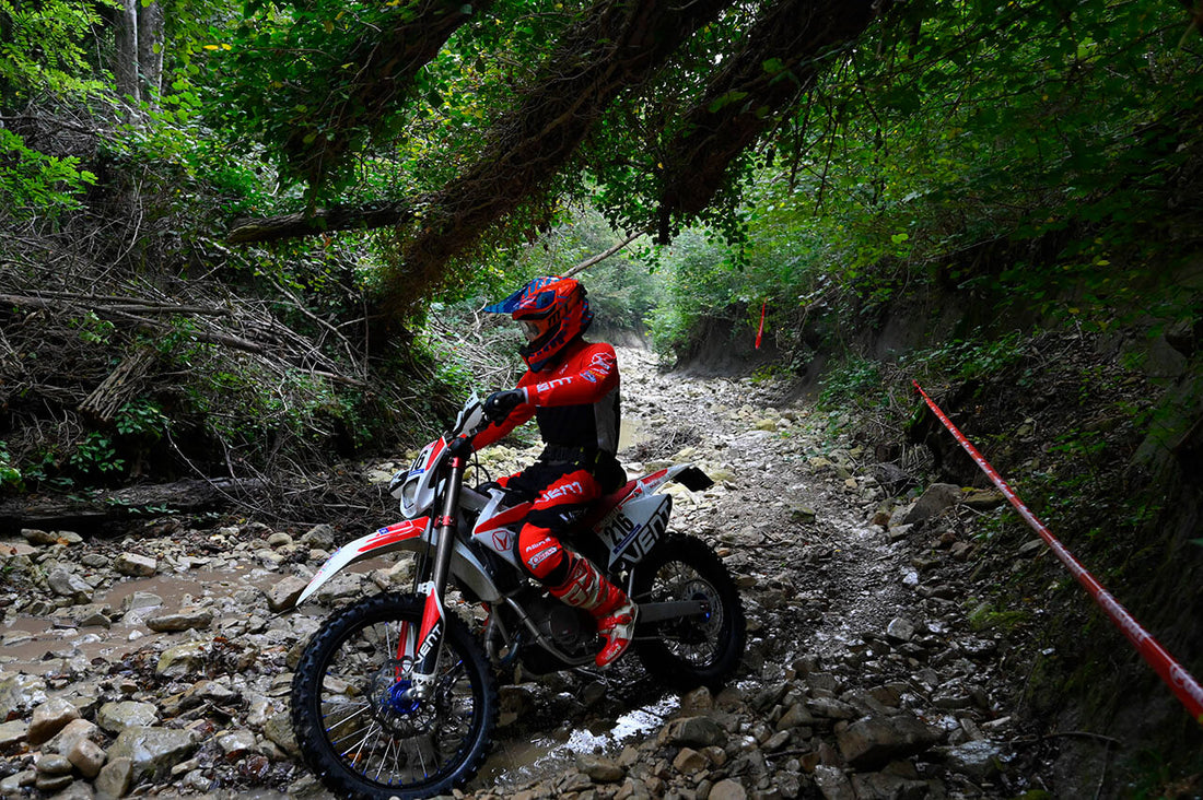 BAJA 50 vs BAJA RR 50: Complete Vergelijking voor de Ultieme 50cc Enduro [2026]