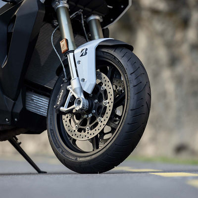 Video laden: Bridgestone Battlax T33 promovideo